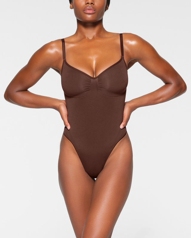 Body Seamless Sculpt Thong Cocoa
