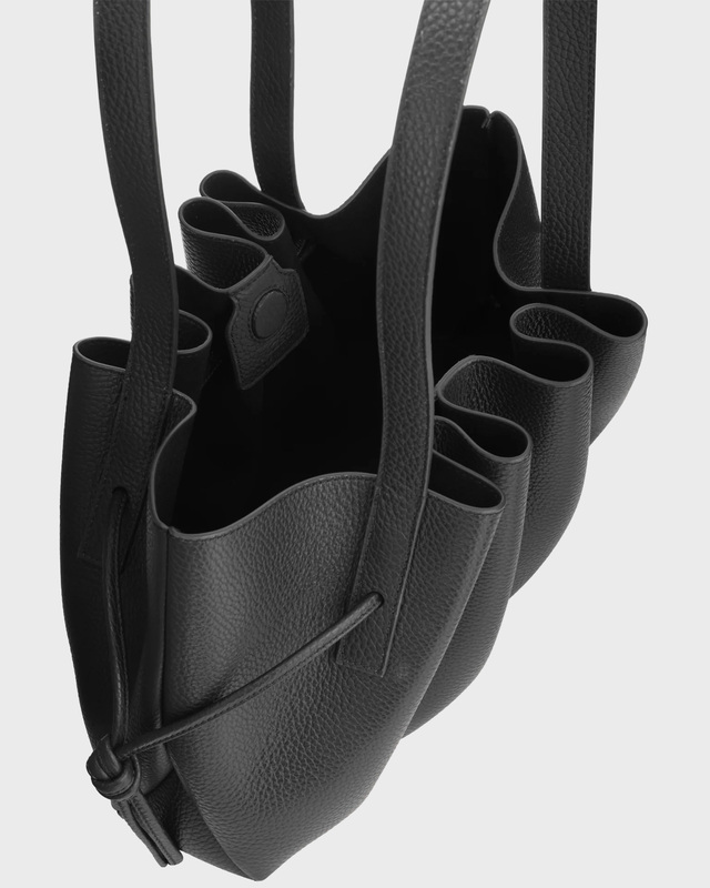 Skuldertaske Scallop Pebble Grain Leather Black