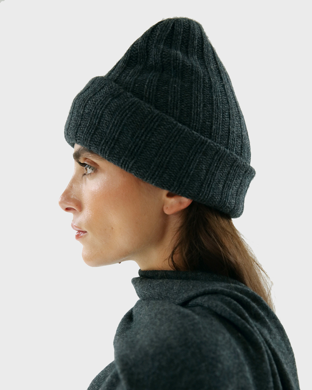 Almada Label   Cashmere Beanie Roe Mörkgrå ONESIZE