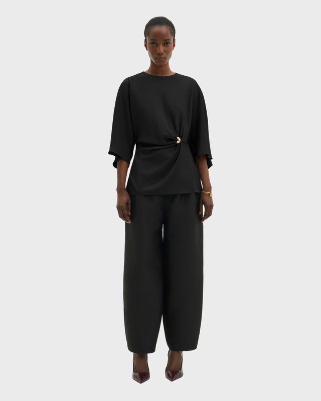 Blus Zilla Brooch Detailed Black