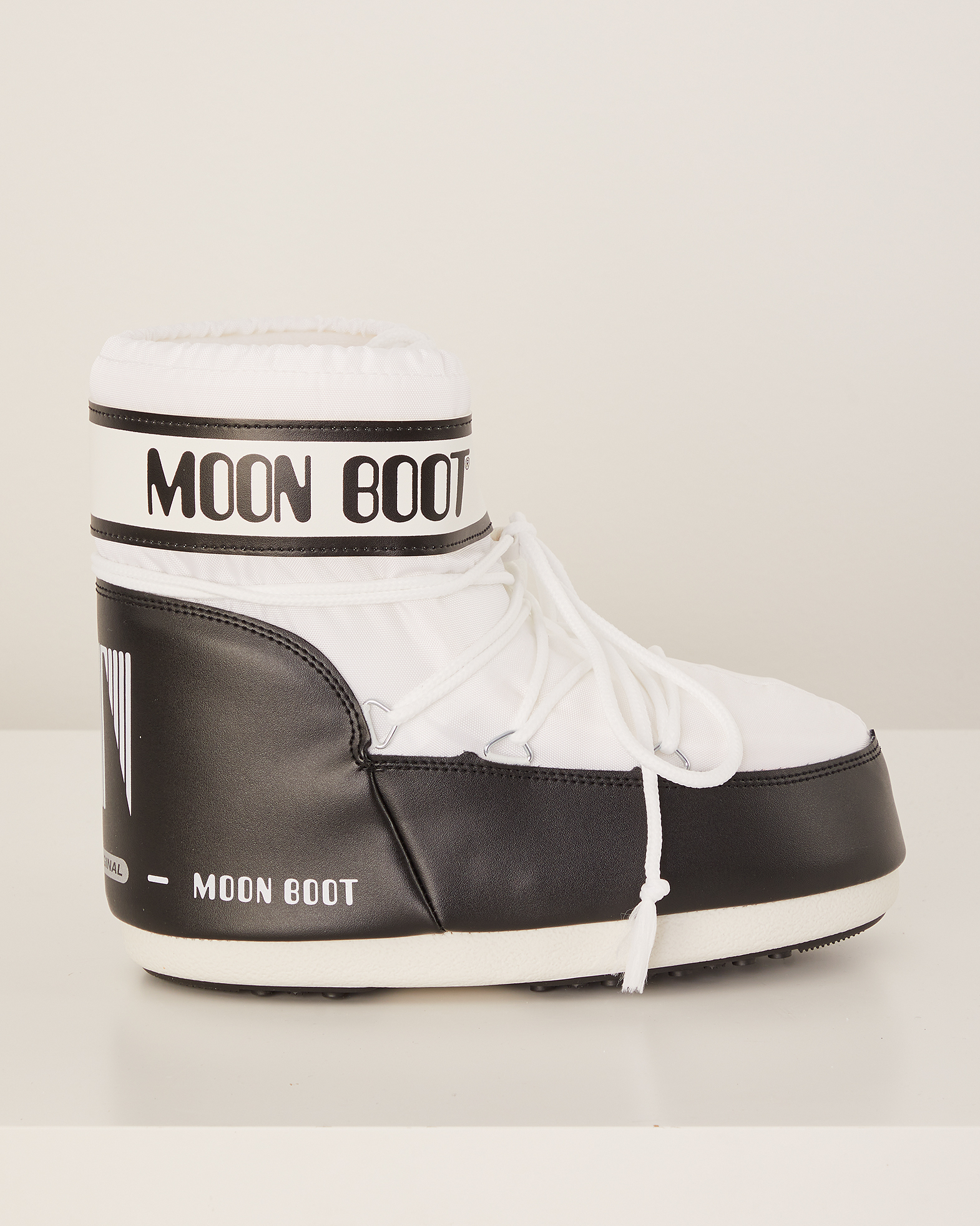 moon boot classic low white