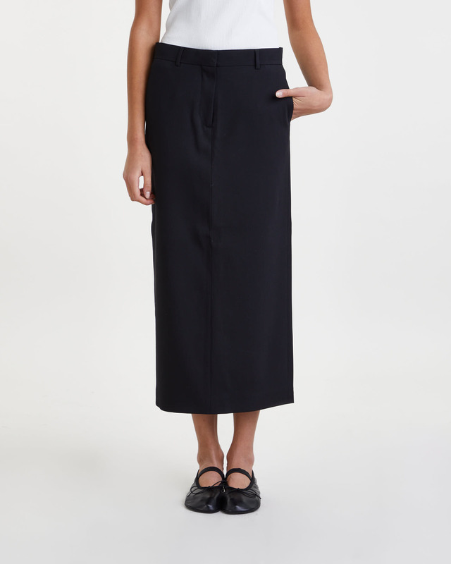 Skirts for women, long, knitted in satin, or leather | WAKAKUU