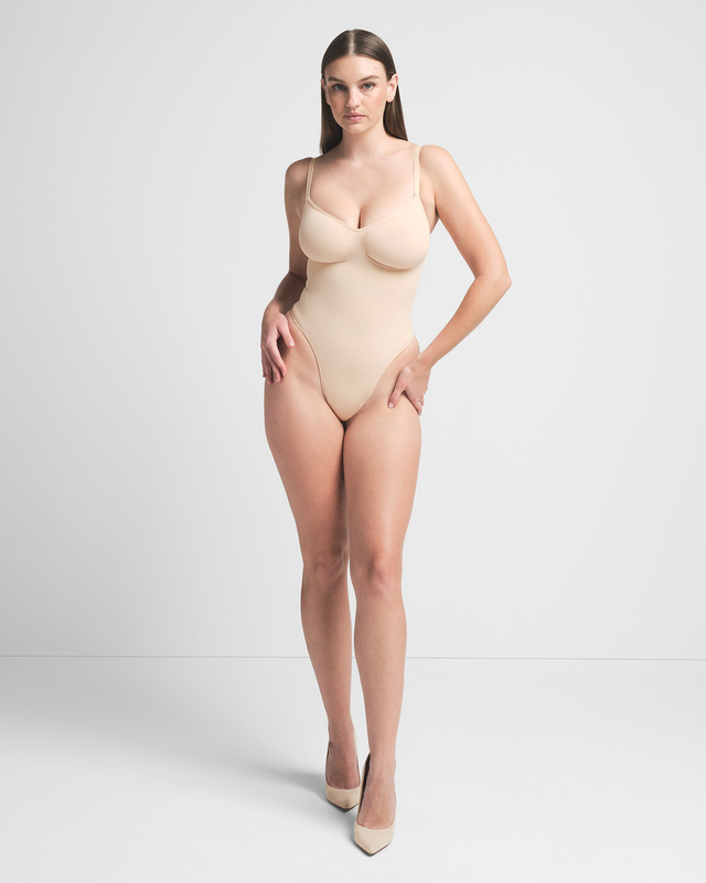 Body Seamless Sculpt Thong Sand