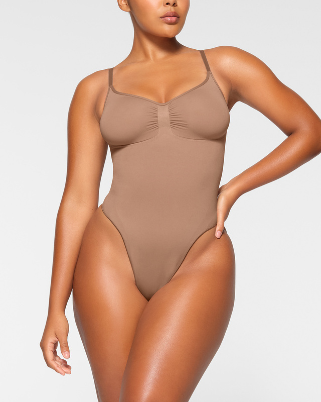 Body Seamless Sculpt Thong Sienna