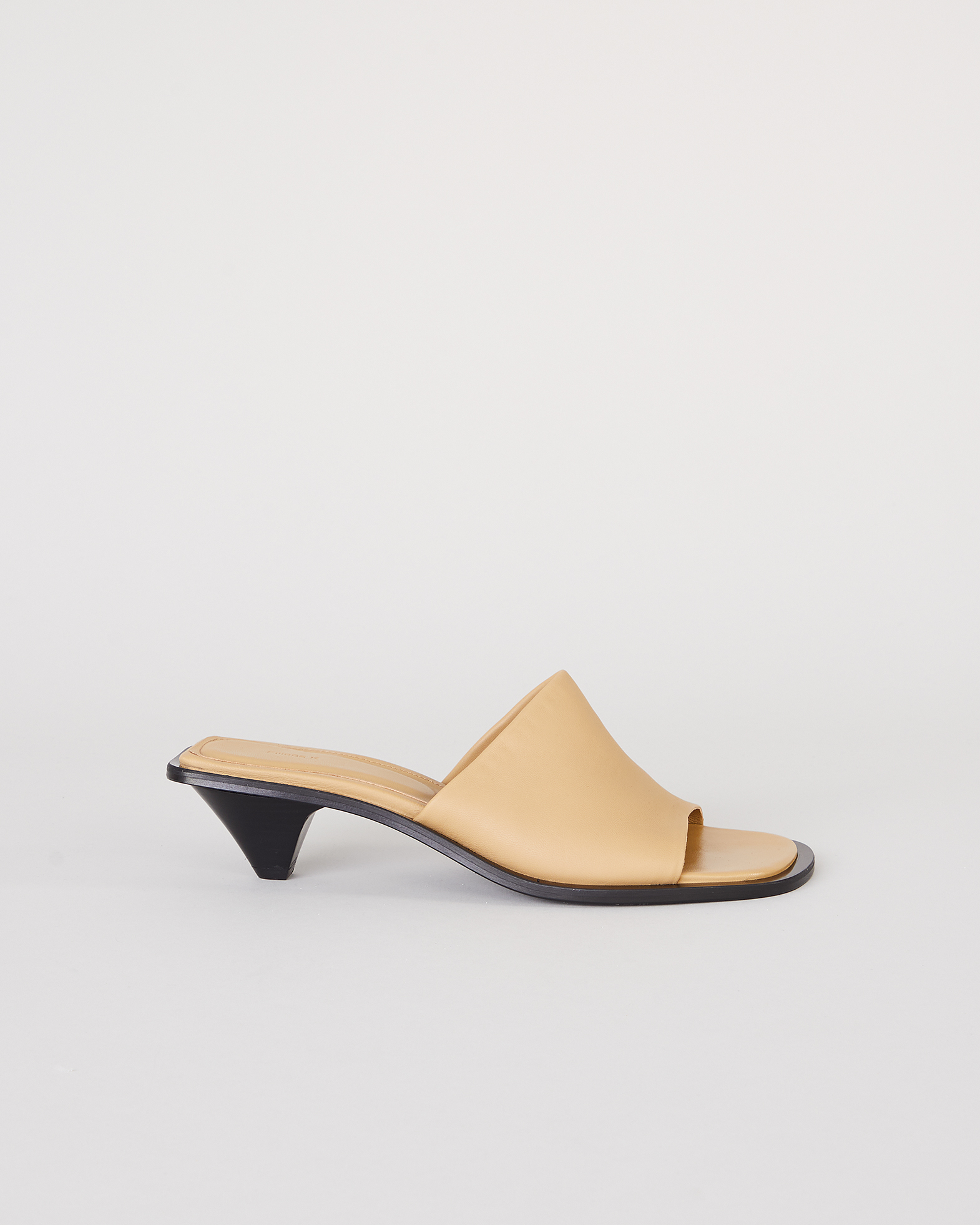 Filippa K Naima Mid heel sandal Dune | WAKAKUU